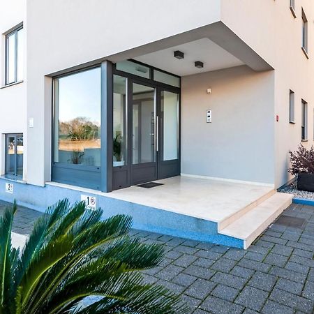 Sunny Day - Apartment With Parking Rovinj Exterior photo