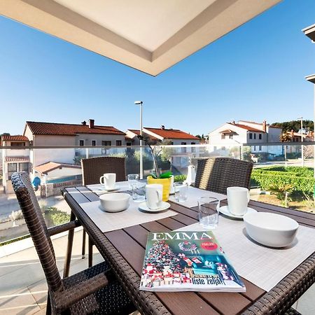 Sunny Day - Apartment With Parking Rovinj Exterior photo