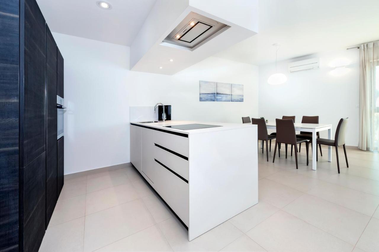 Sunny Day - Apartment With Parking Rovinj Exterior photo