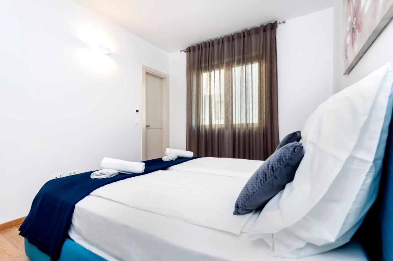 Sunny Day - Apartment With Parking Rovinj Exterior photo