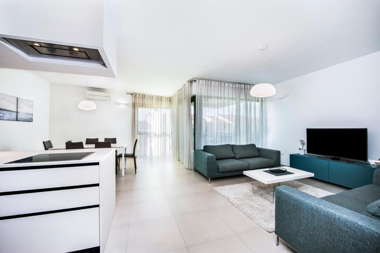 Sunny Day - Apartment With Parking Rovinj Exterior photo