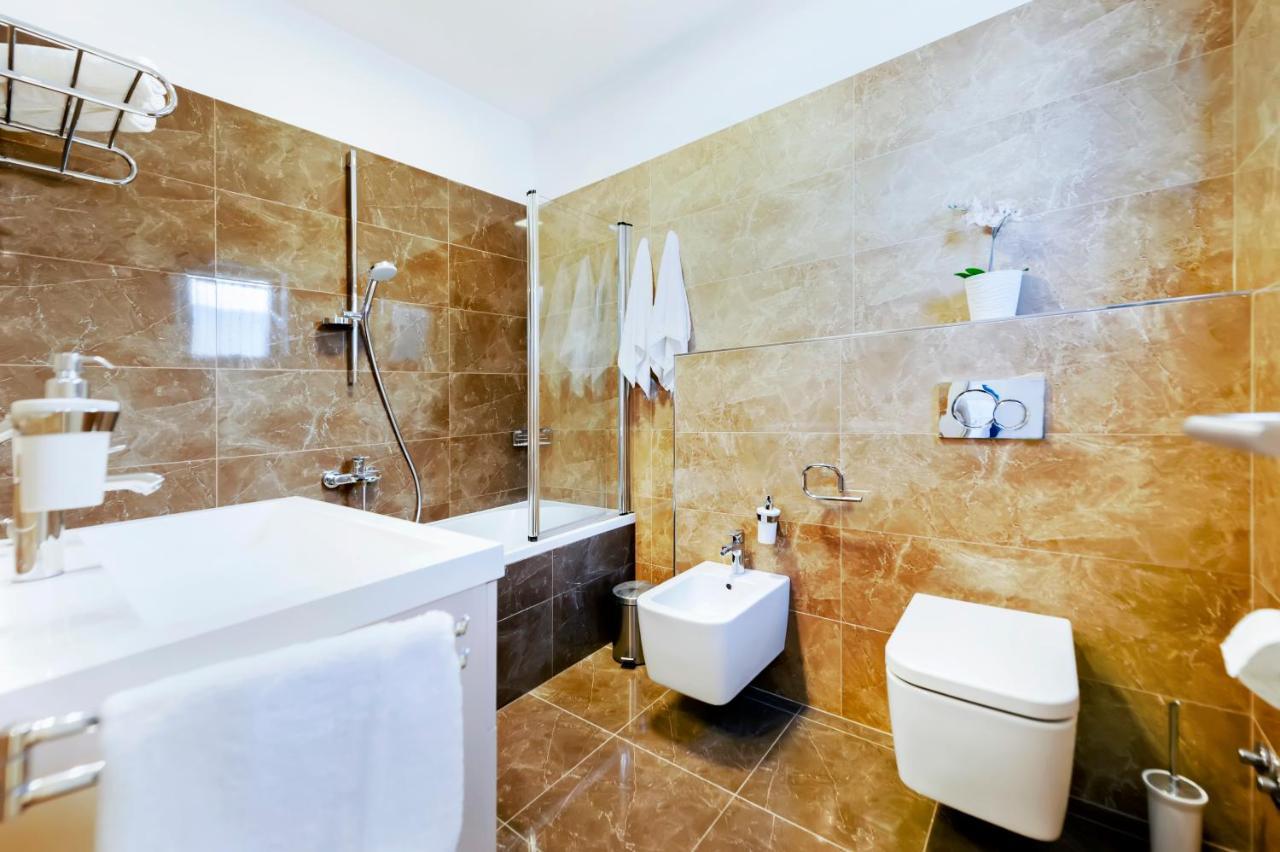 Sunny Day - Apartment With Parking Rovinj Exterior photo